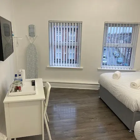 County Serviced Accommodation Liverpool Exterior photo