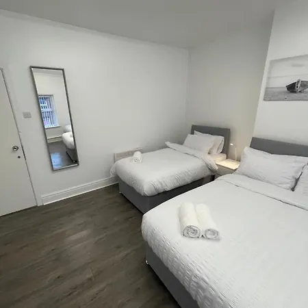 County Serviced Accommodation Liverpool Exterior photo