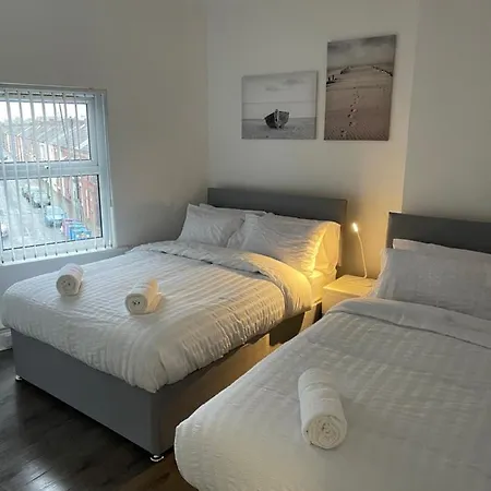 County Serviced Accommodation Liverpool Exterior photo